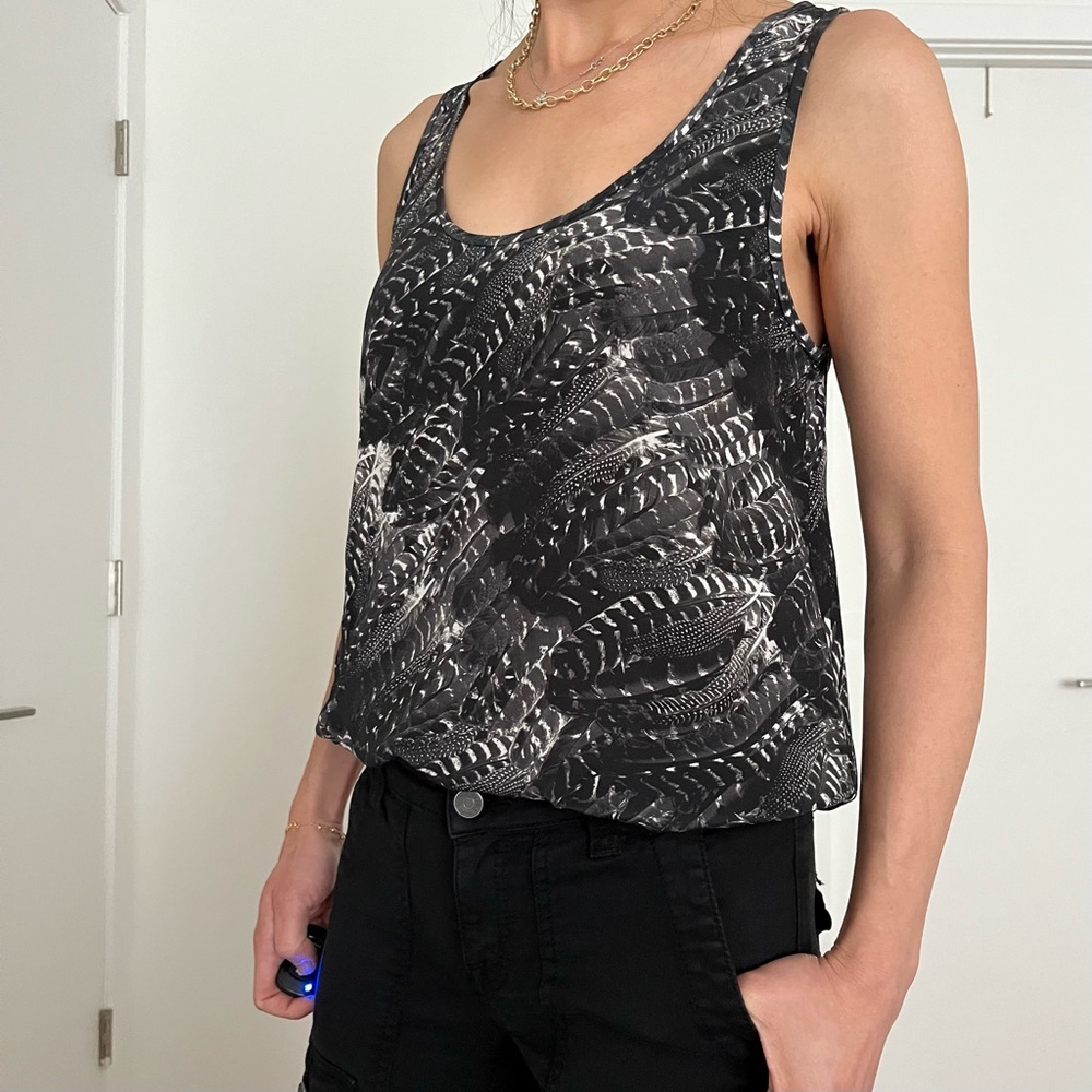 Joie Women's 100% Silk Sleeveless Top Tank XS Feather Print Black Loose Drapey